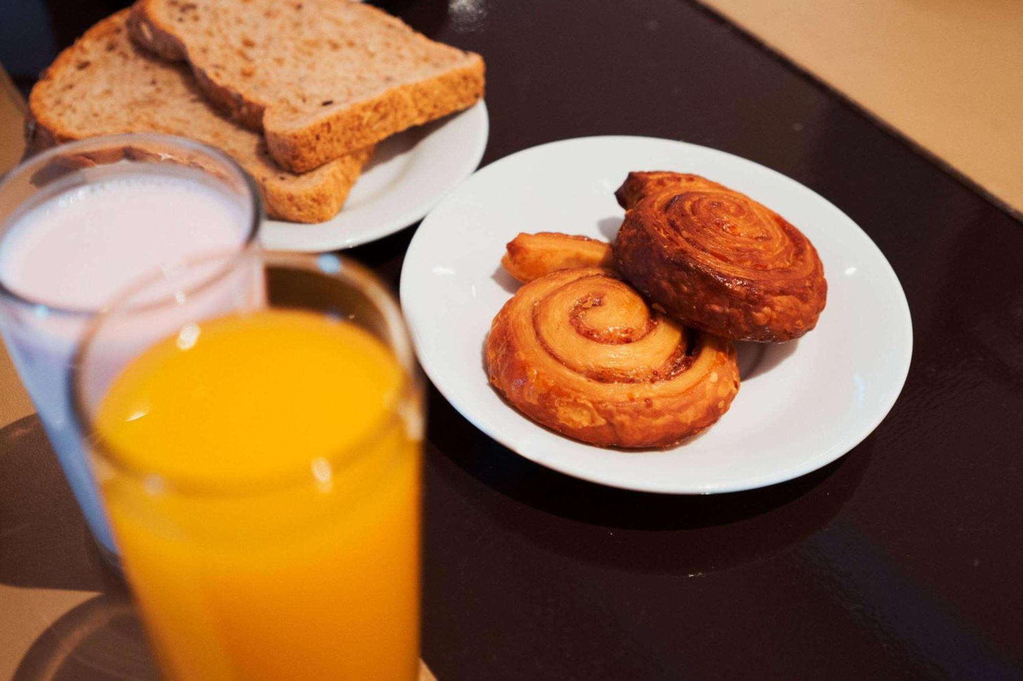 Wyndham Nordelta Tigre - Buenos Aires Hotel Exterior photo A typical breakfast in the Czech Republic